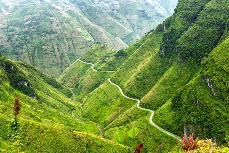Experience conquering Ma Pi Leng Pass in Ha Giang - One of four great peaks of the pass